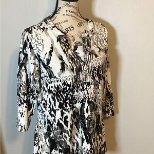 CHRISTOPHER & BANKS W/EMBELISHED V-NECK 3/4” SLEEVES BLACK & WHITE TOP Sz. LARGE